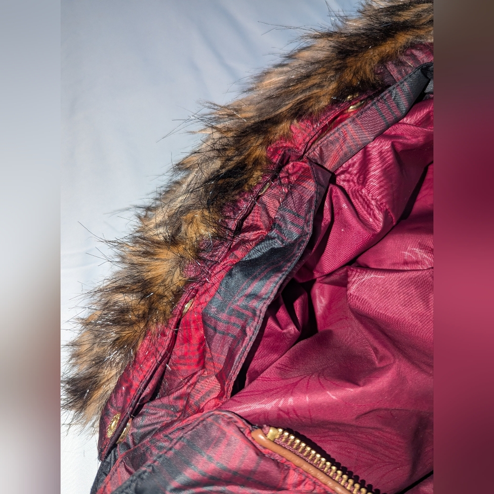 Eddie Bauer Women's Medium Red Puffer Vest With Removable Faux Fur Hood - Picture 6 of 6
